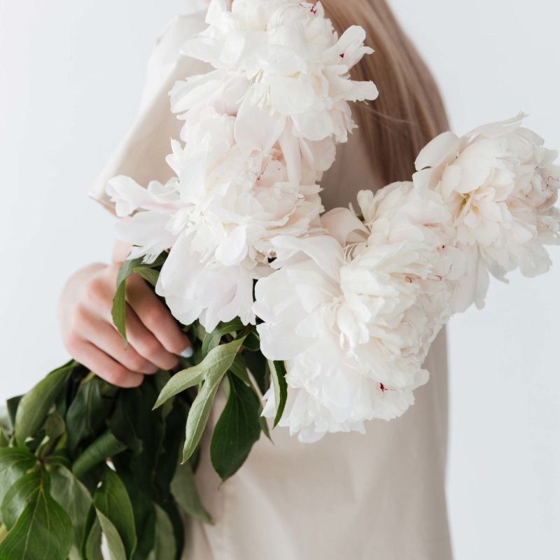 blonde-woman-standing-isolated-holding-flowers-P8B3XEP-1-scaled-1.jpg blonde-woman-standing-isolated-holding-flowers-P8B3XEP-1-scaled-1.jpg